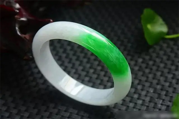 白底青翡翠 白底青翡翠